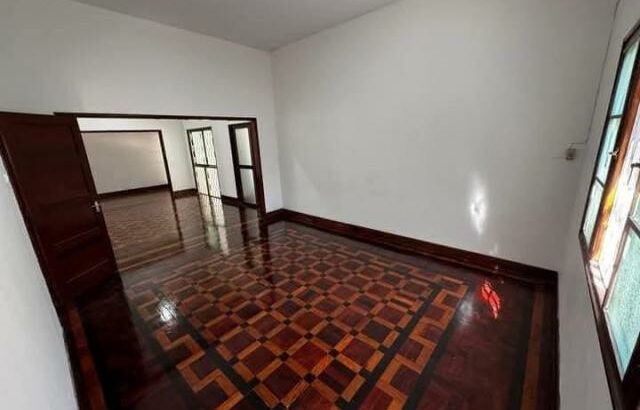 Arrenda-se uma moradia tipo 3+2 na mão TSE tung esquina com a Valentim city