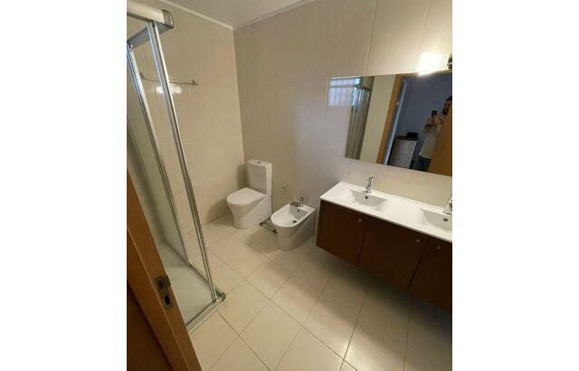 Arrenda-se um apartamento tipo 3 sem mobília no condomínio IMOINVEST