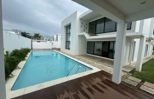 Arrenda-se uma moradia tipo 4 com piscina e jardim no Mapulene