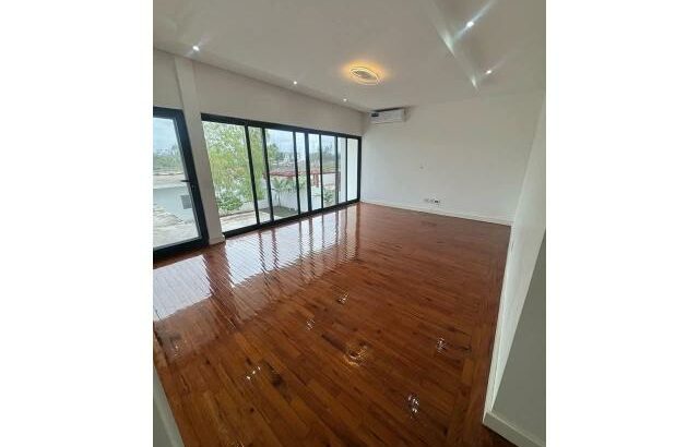 Arrenda-se uma moradia tipo 4 com piscina e jardim no Mapulene