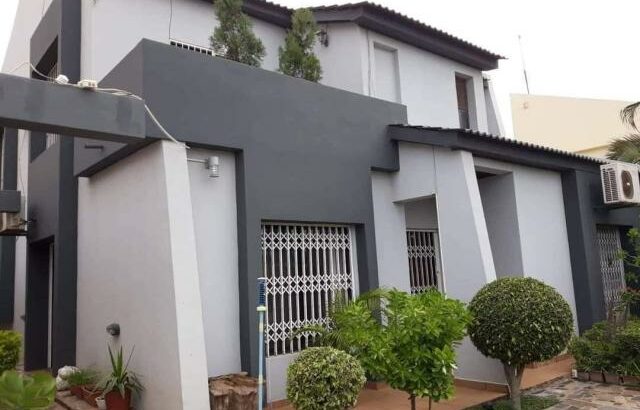 Vende-se uma moradia tipo 3 no triunfo com piscina e jardim