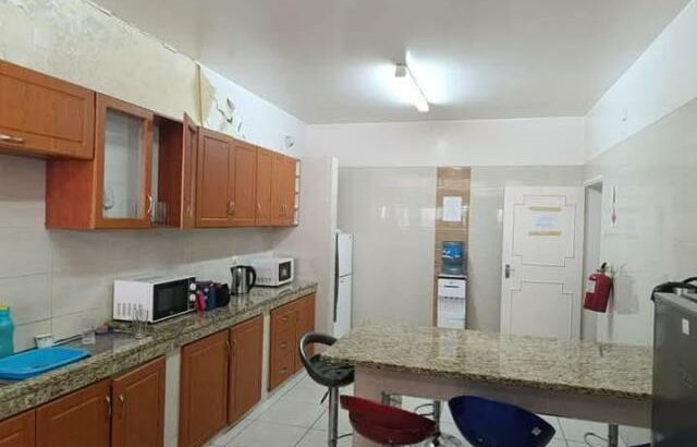 Vende-se uma moradia tipo 4 na sommershield 1