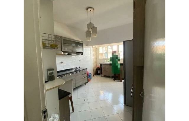 Vende-se um apartamento tipo 3 no 3 andar num prédio curto no museu
