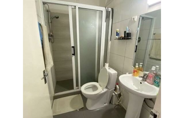 Vende-se um apartamento tipo 3 no 3 andar num prédio curto no museu