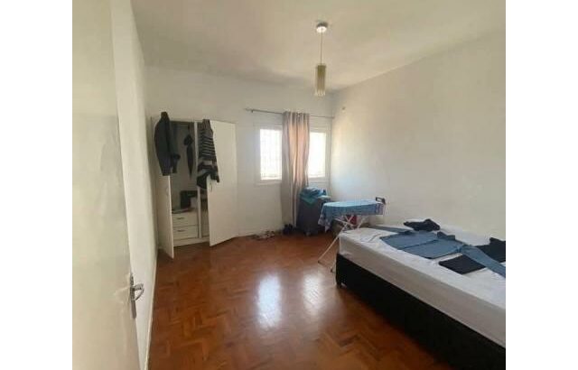 Vende-se um apartamento tipo 3 no 3 andar num prédio curto no museu