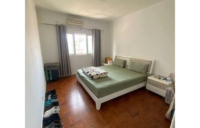 Vende-se um apartamento tipo 3 no 3 andar num prédio curto no museu
