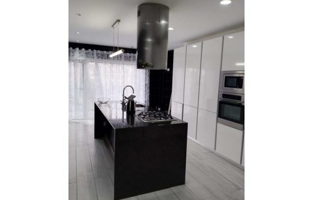 ARRENDA-SE APARTAMENTO T3 MOBILADO,  PRÉDIO NOVO NO BAIRRO DA POLANA PRÓXIMO AO MISAU.