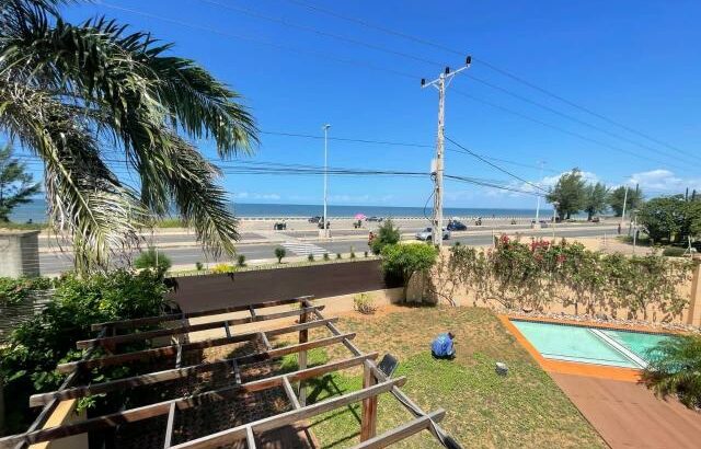 ARRENDA-SE MORADIA MORADIA DÚPLEX T3 C/PISCINA NO CONDOMÍNIO MARÉS NA Av. DA MARGINAL.