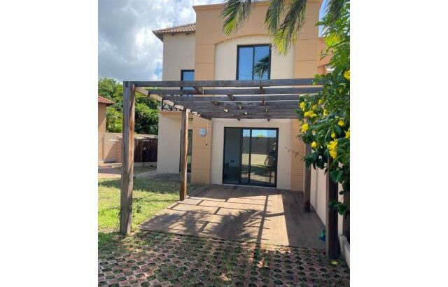 ARRENDA-SE MORADIA MORADIA DÚPLEX T3 C/PISCINA NO CONDOMÍNIO MARÉS NA Av. DA MARGINAL.