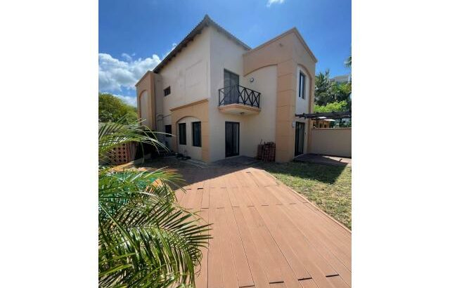 ARRENDA-SE MORADIA MORADIA DÚPLEX T3 C/PISCINA NO CONDOMÍNIO MARÉS NA Av. DA MARGINAL.