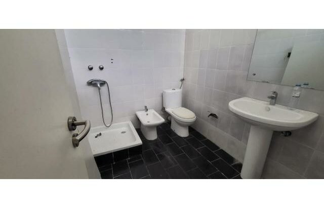 VENDE-SE MORADIA DUPLEX T4 NO BAIRRO DA COOP, RUA DA FRANÇA.