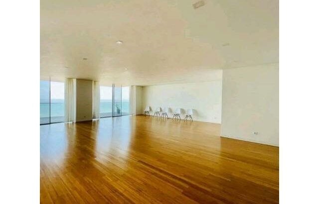 Vende-se um luxuoso apartamento tipo 4 no condomínio ZEN na marginal