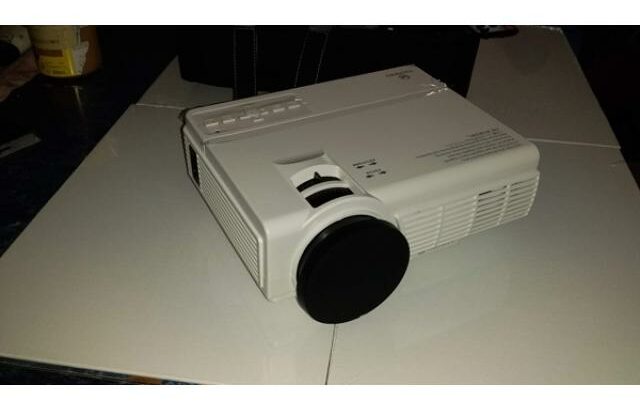 Mini Projetor portátil Vankyo Leisure 3 Q5 NOVO com pasta  2400 Lumens | LED FullHD