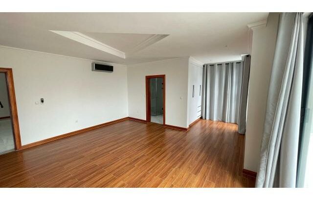 Arrenda-se Luxuosa Moradia T4 na sommerschield II, Marítimo