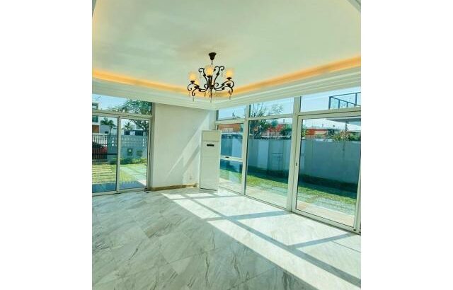 Vende se e arrenda se luxuosa moradia no bairro da costa do sol triunfo