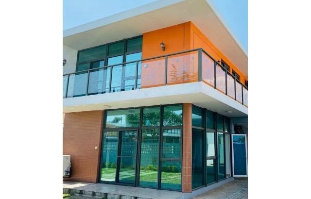 Vende se e arrenda se luxuosa moradia no bairro da costa do sol triunfo