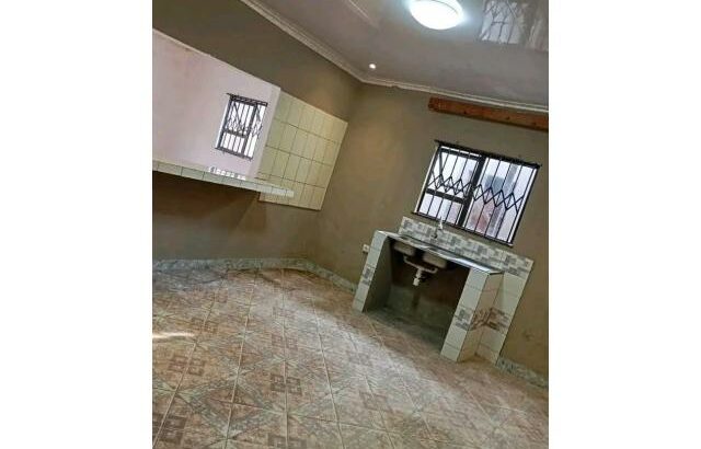 Arrenda se uma casa tipo a no bairro do ferroviário