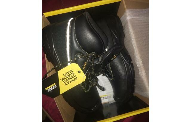Botas com biqueira de aço Rebel Gear #44 Novas na caixa