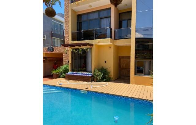 Vende-se e Arrenda-se Luxuosa Moradia T5 mobilada no Triunfo novo
