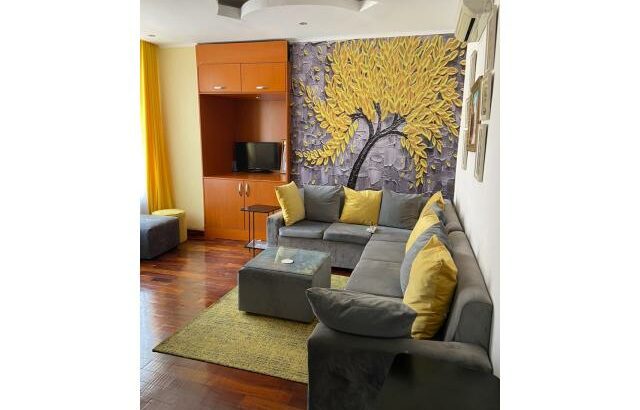 Vende-se e Arrenda-se Luxuosa Moradia T5 mobilada no Triunfo novo