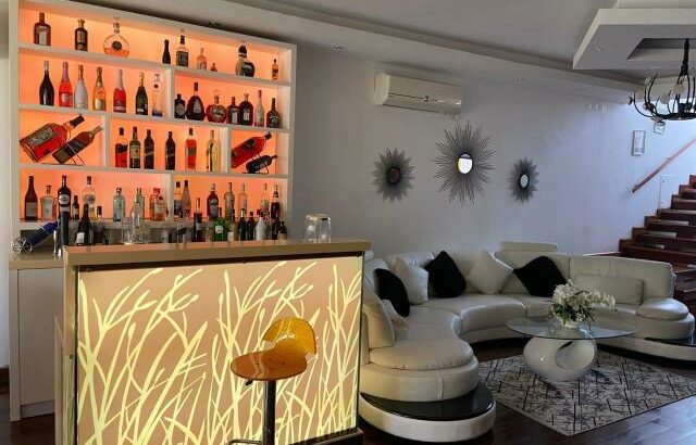 Vende-se e Arrenda-se Luxuosa Moradia T5 mobilada no Triunfo novo