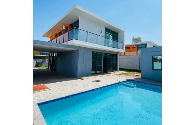 Vende-se Luxuosa Moradia T3 no condomínio vila sol 2