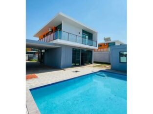 Vende-se Luxuosa Moradia T3 no condomínio vila sol 2