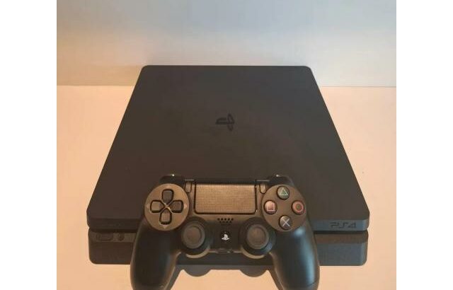 PlayStation 4 Slim 500GB v9.0 Creckado/Desbloqueado com 10 jogos