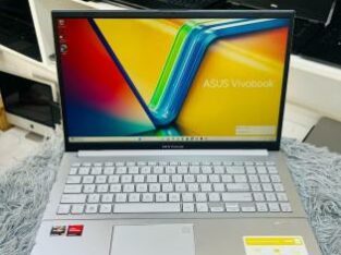 ASUS Vivobook Go 15 OLED AMD Ryzen 5 7520U 13th 8GB RAM 512GB SSD