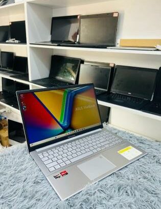 ASUS Vivobook Go 15 OLED AMD Ryzen 5 7520U 13th 8GB RAM 512GB SSD