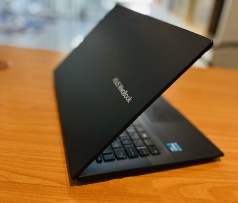 Asus VivoBook X513EAN 11 TH Gen   Intel Core i3-1115G4(4CPUS)3.0GHZ , 4 GB DDR4 SDRAM,512 GB SSD NVMe Intel UHD Graphics  15.6 polegadas  Teclado Cont