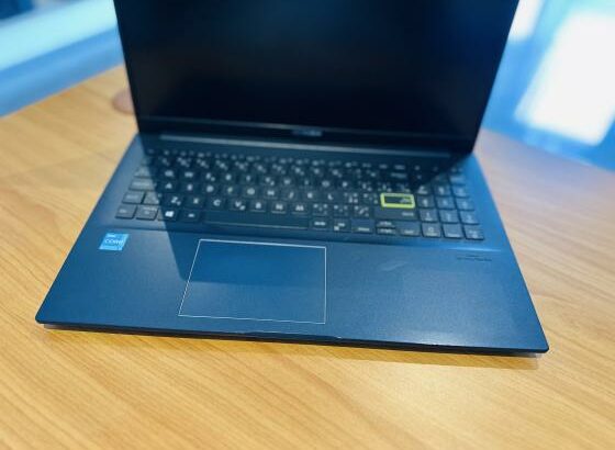 Asus VivoBook X513EAN 11 TH Gen   Intel Core i3-1115G4(4CPUS)3.0GHZ , 4 GB DDR4 SDRAM,512 GB SSD NVMe Intel UHD Graphics  15.6 polegadas  Teclado Cont