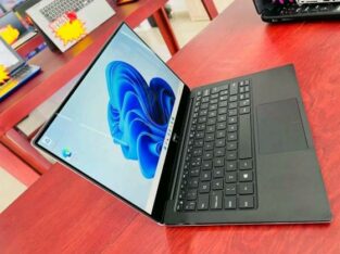 Dell XPS P82G i7 8th 8GB RAM 256GBS SSD