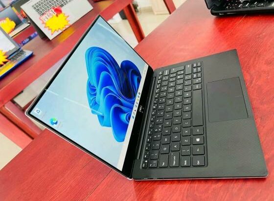 Dell XPS P82G i7 8th 8GB RAM 256GBS SSD