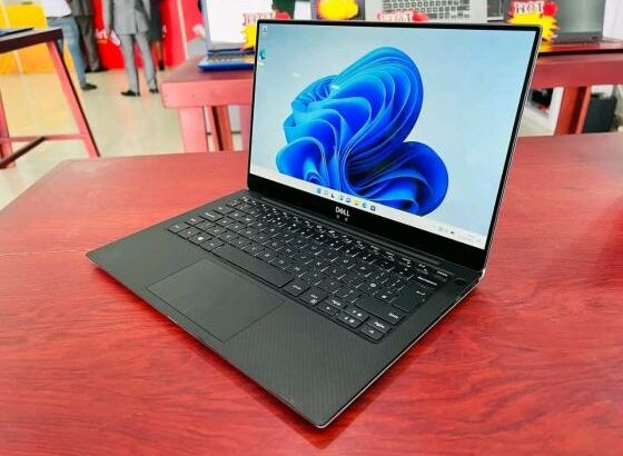 Dell XPS P82G i7 8th 8GB RAM 256GBS SSD