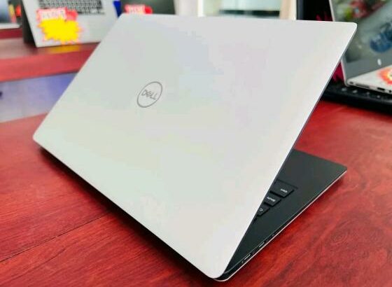 Dell XPS P82G i7 8th 8GB RAM 256GBS SSD