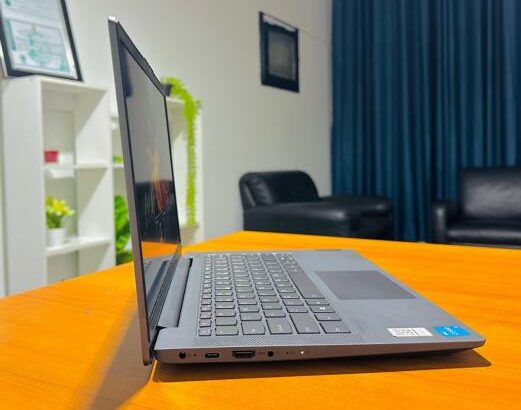 HP 250 G8 AMD Ryzen 3 5425U 8GB RAM 256GB SSD AMD Graphic 2GB