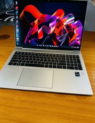 HP EliteBook 860 16 Inch G9 Notebook PC 12TH Gen  intel Core i7-1270P (16CPUs) 2.20 GHZ (Revestimento Metalizado) 32GB DDR5 SDRAM 512 GB SSD NVMe Inte