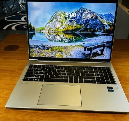 HP EliteBook 860 16 Inch G9 Notebook PC 12TH Gen  intel Core i7-1270P (16CPUs) 2.20 GHZ (Revestimento Metalizado) 32GB DDR5 SDRAM 512 GB SSD NVMe Inte