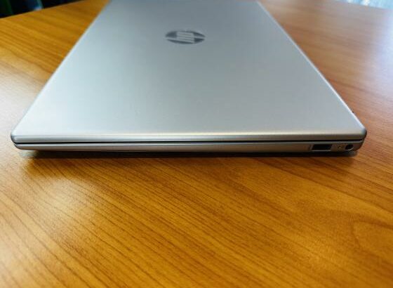 HP Lap Top  15-fd0xxx Notebook PC Limpinho como Novo Intel Core i5-1334U(12 CPUs) 1.3GHZ 13 th Gen , 8 GB DDR5 SDRAM , 512 GB SSD NVMe, Display 15.6 F