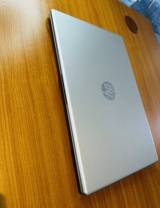 HP Lap Top  15-fd0xxx Notebook PC Limpinho como Novo Intel Core i5-1334U(12 CPUs) 1.3GHZ 13 th Gen , 8 GB DDR5 SDRAM , 512 GB SSD NVMe, Display 15.6 F