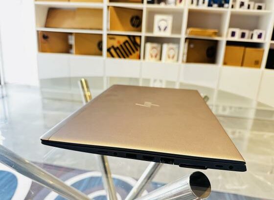 HP ZBook 15u G5 Graphical and Mobile workstation Machine  Intel Core i7-8550U 2.00 GHZ (8 CPUS )  8 GB DDR4 SDRAM , 256 GB SSD NVMe , 15.6 polegadas ,