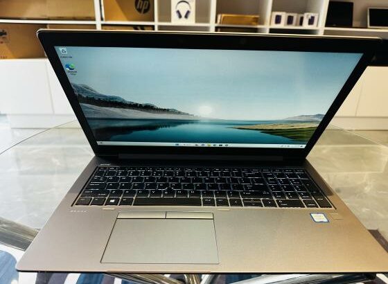 HP ZBook 15u G5 Graphical and Mobile workstation Machine  Intel Core i7-8550U 2.00 GHZ (8 CPUS )  8 GB DDR4 SDRAM , 256 GB SSD NVMe , 15.6 polegadas ,