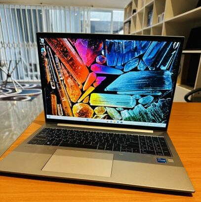 HP ZBoook Firefly 16 inch G9 Mobile Workstation PC Revestimento Metálico  Limpinho Como Novo  Intel Core I5-1235U  1.30GHZ (12 CPUS) 12TH Gen( Décima