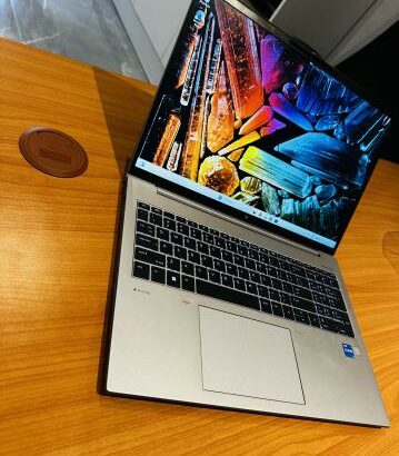 HP ZBoook Firefly 16 inch G9 Mobile Workstation PC Revestimento Metálico  Limpinho Como Novo  Intel Core I5-1235U  1.30GHZ (12 CPUS) 12TH Gen( Décima