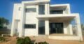 VENDE SE T4 COM 4 QUARTOS SUITES/MAPULENE