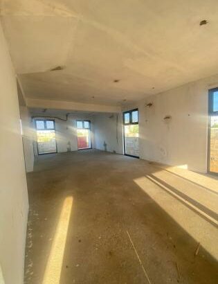 VENDE SE T4 COM 4 QUARTOS SUITES/MAPULENE