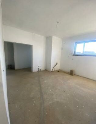 VENDE SE T4 COM 4 QUARTOS SUITES/MAPULENE