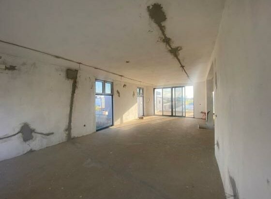 VENDE SE T4 COM 4 QUARTOS SUITES/MAPULENE