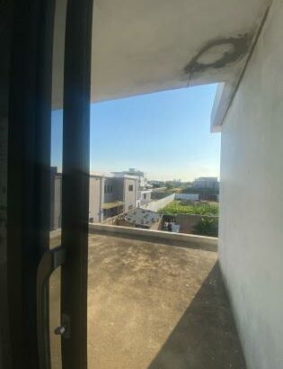 VENDE SE T4 COM 4 QUARTOS SUITES/MAPULENE